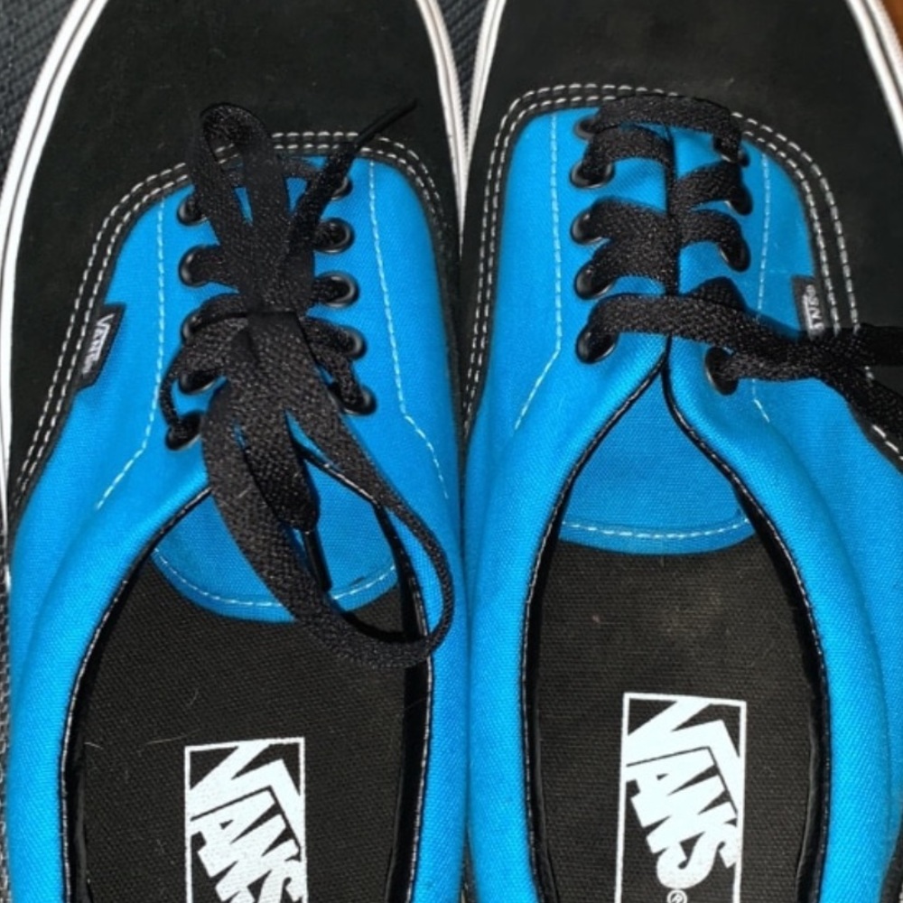 Vans - Picture 2 of 2